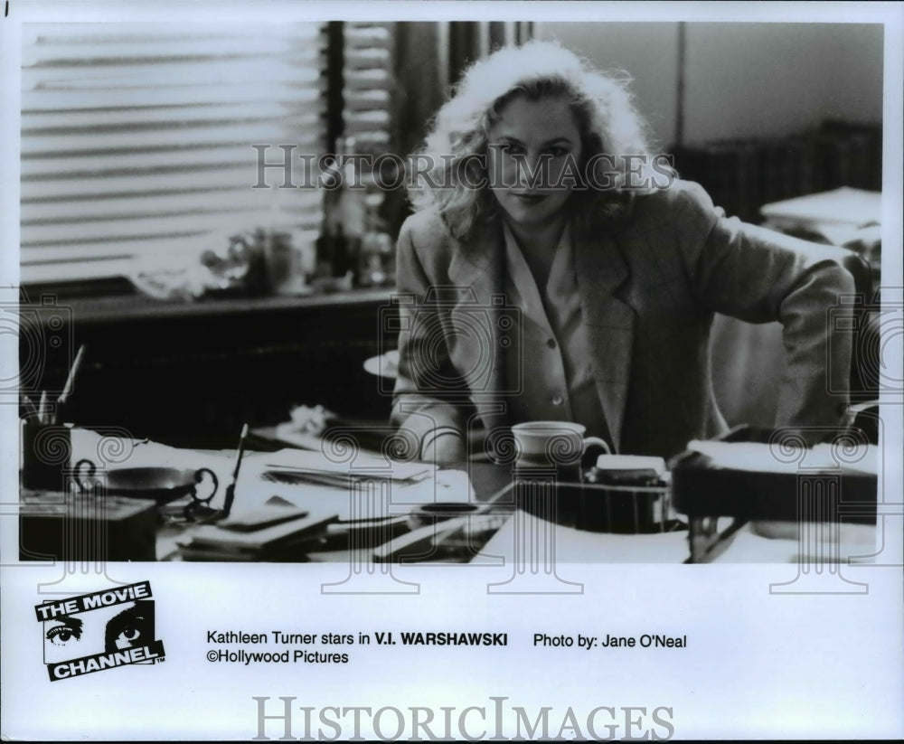 1992 Press Photo Kathleen Turner Stars in V.I. Warshawski - cvb15837 - Historic Images