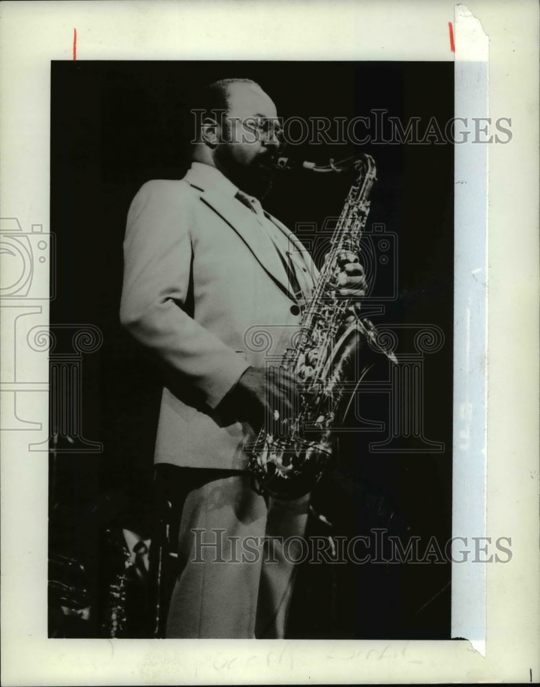 1986 Press Photo Jame Moody playing the saxophone - cvb15896 - Historic Images