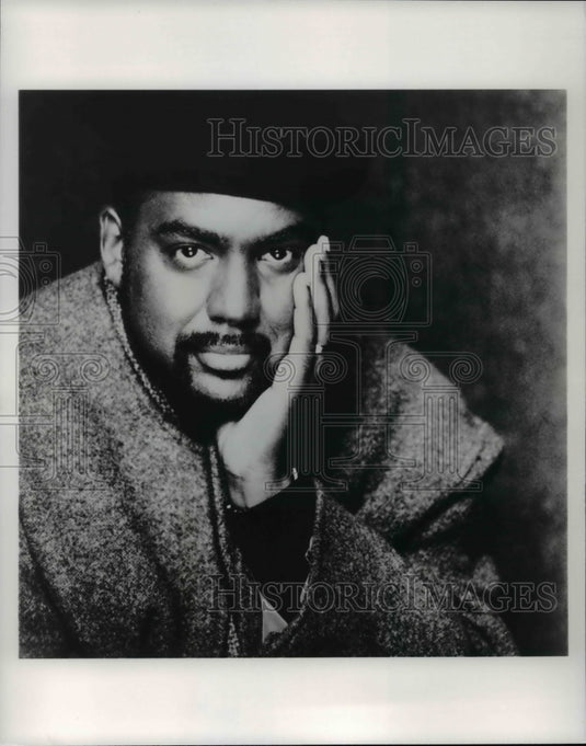 1989 Press Photo Gerald Albright softly smiles for the camera - cvb16055 - Historic Images