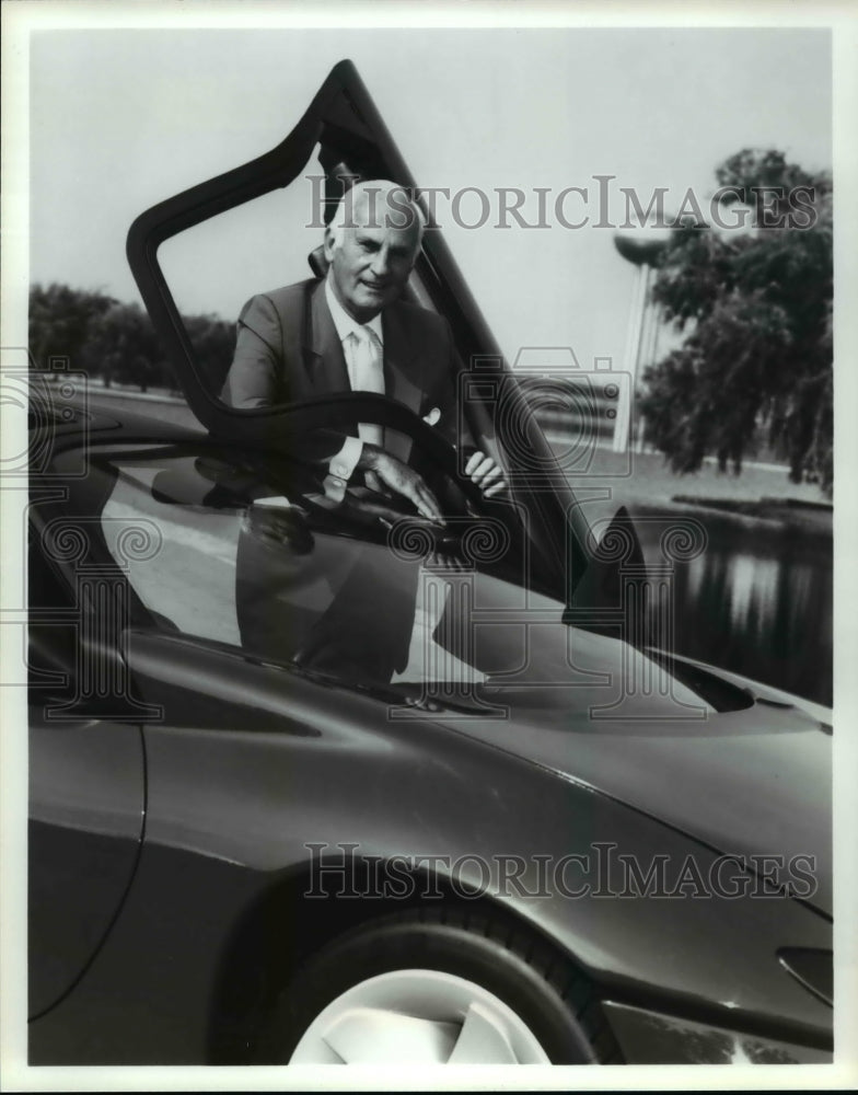 1992 Press Photo Charles M. Jordan Vice President of GM design staff. - Historic Images