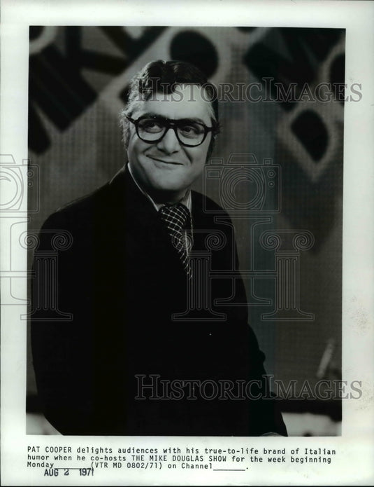 1971 Press Photo Pat Cooper co-hosts "The Mike Douglas Show." - cvb16419-Historic Images