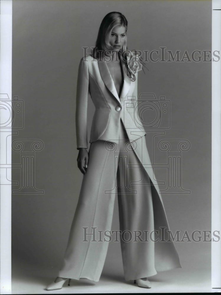 1996 Press Photo Hanae Mori Pink silk jacket and trousers - cvb16547 - Historic Images