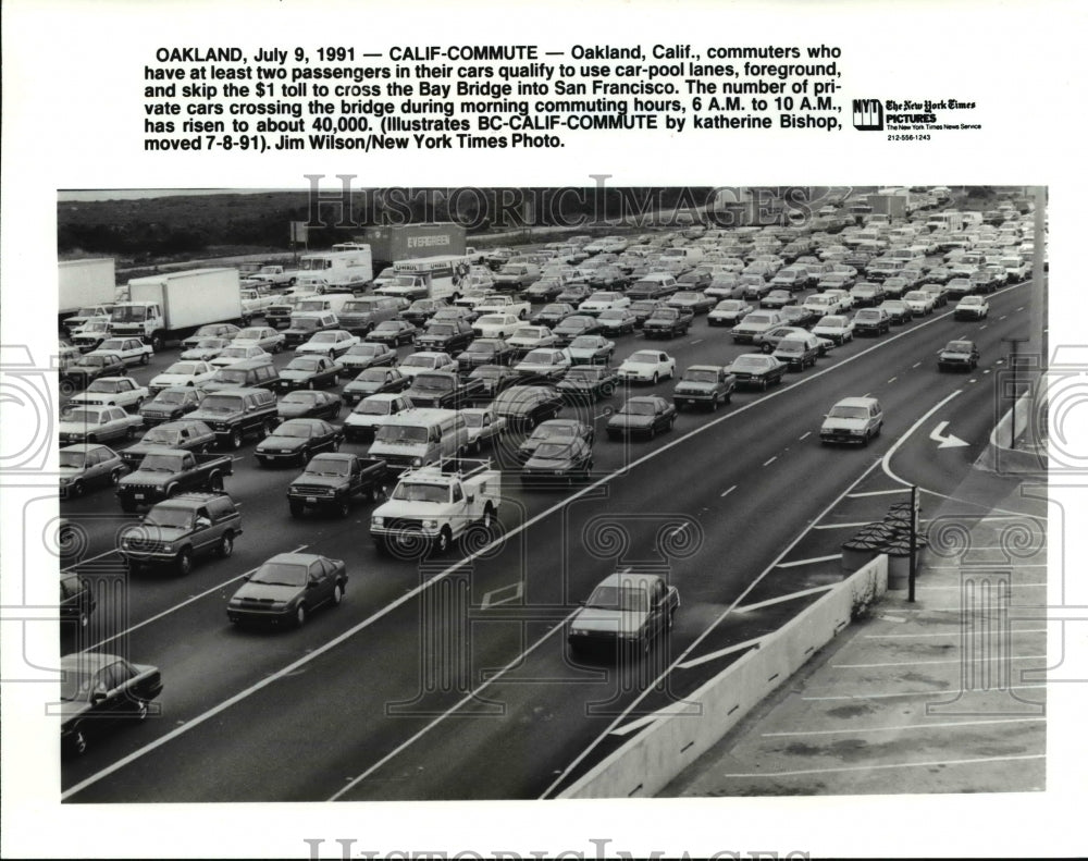 1991 Press Photo Oakland, California, commuters crossing to Bay Bridge - Historic Images