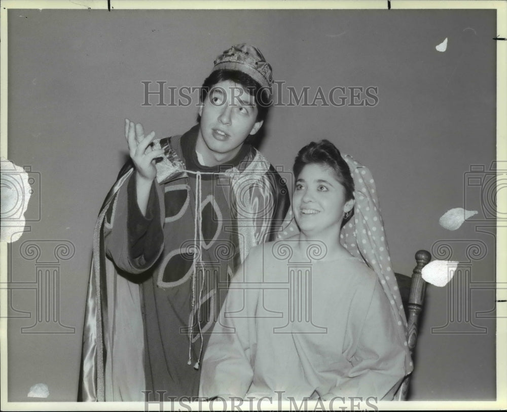 1986 Press Photo Actors in the play &quot;Cinderella&quot; - cvb16773 - Historic Images