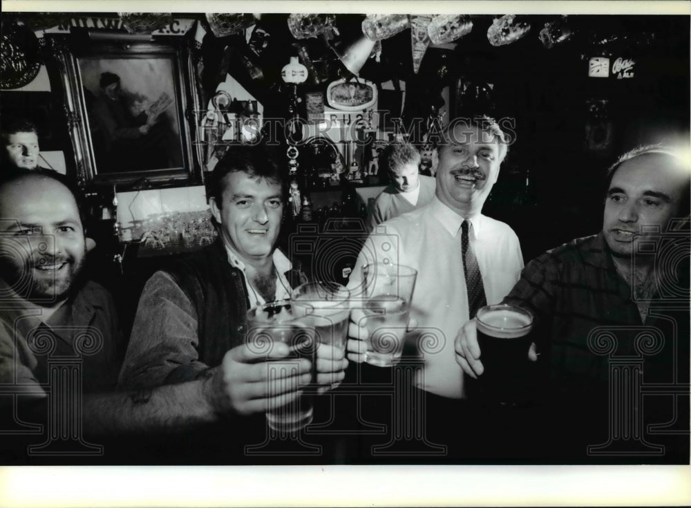 1987 Press Photo Pub Life - cvb16943 - Historic Images