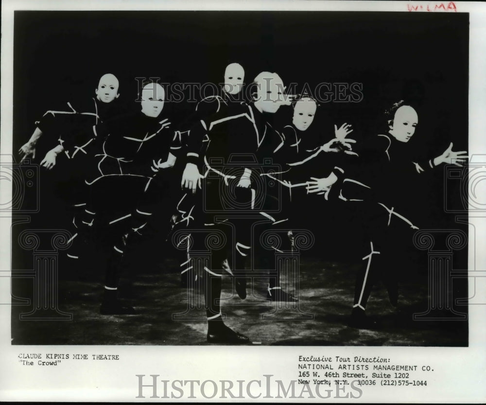 1997 Press Photo Claude Kipnis Mime Theatre &quot;The Crowd&quot; - cvb17035 - Historic Images