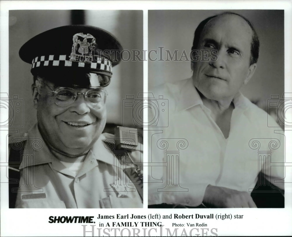 1998 Press Photo James Earl Jones &amp; Robert Duval in A Family Thing - cvb17117 - Historic Images