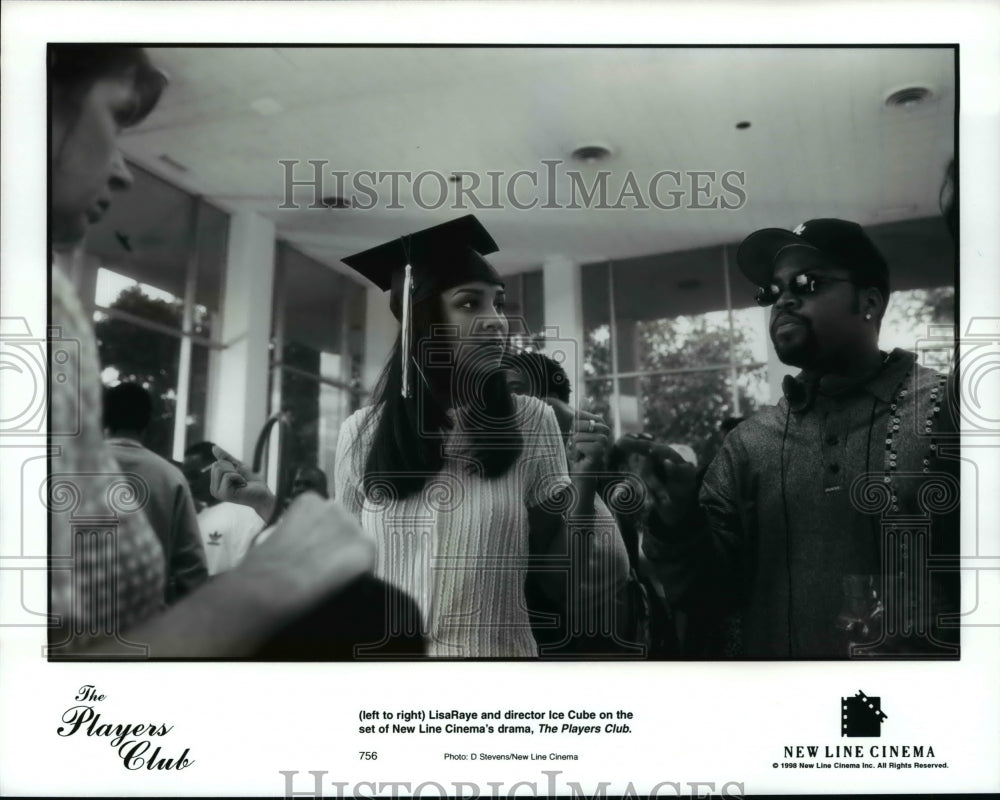 1998 Press Photo LisaRaye an Director Ice Cube pm tje set of &quot;The Players Club&quot; - Historic Images