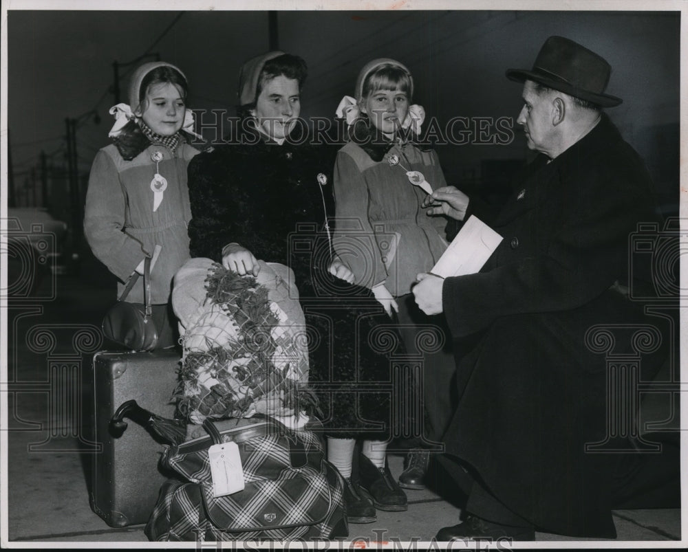 1956, Mrs. Anna Heinzenbach and her two children - cvb17283 - Historic Images