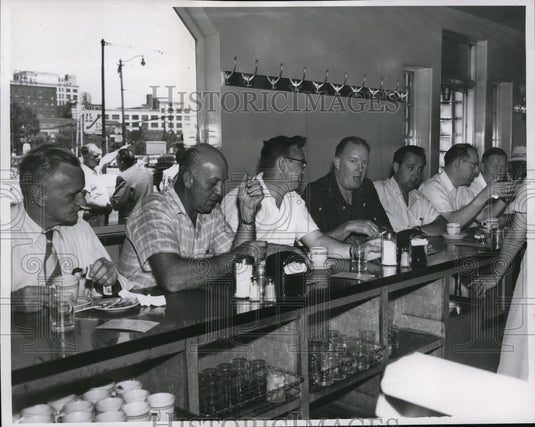 1955 Lunch hour "Rush" at Dorsel's E. 9th and Carnegie in Ohio. - Historic Images
