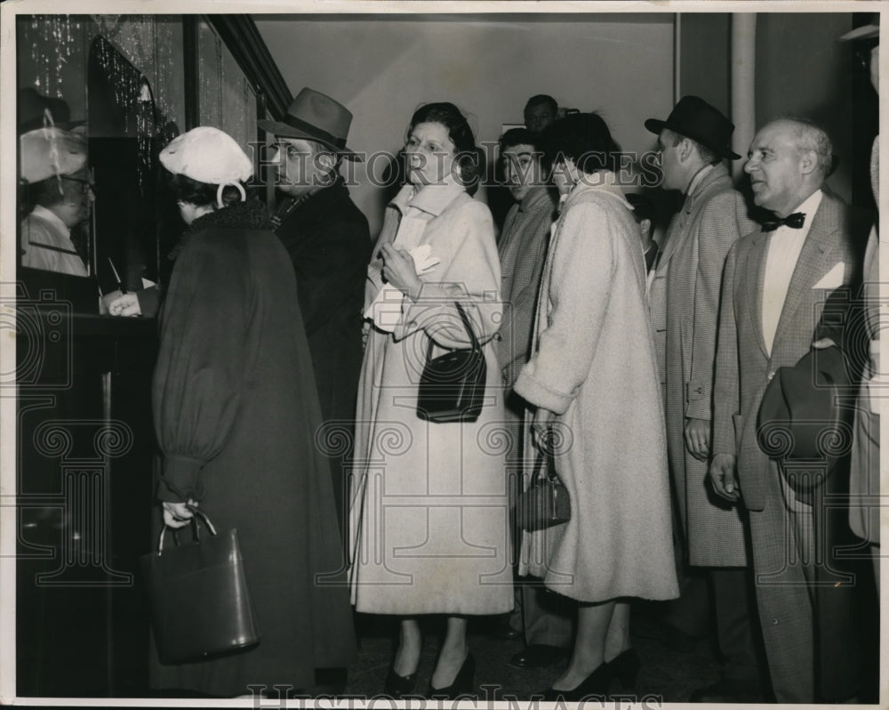 1954, Sheppard jury being paid - cvb17376 - Historic Images