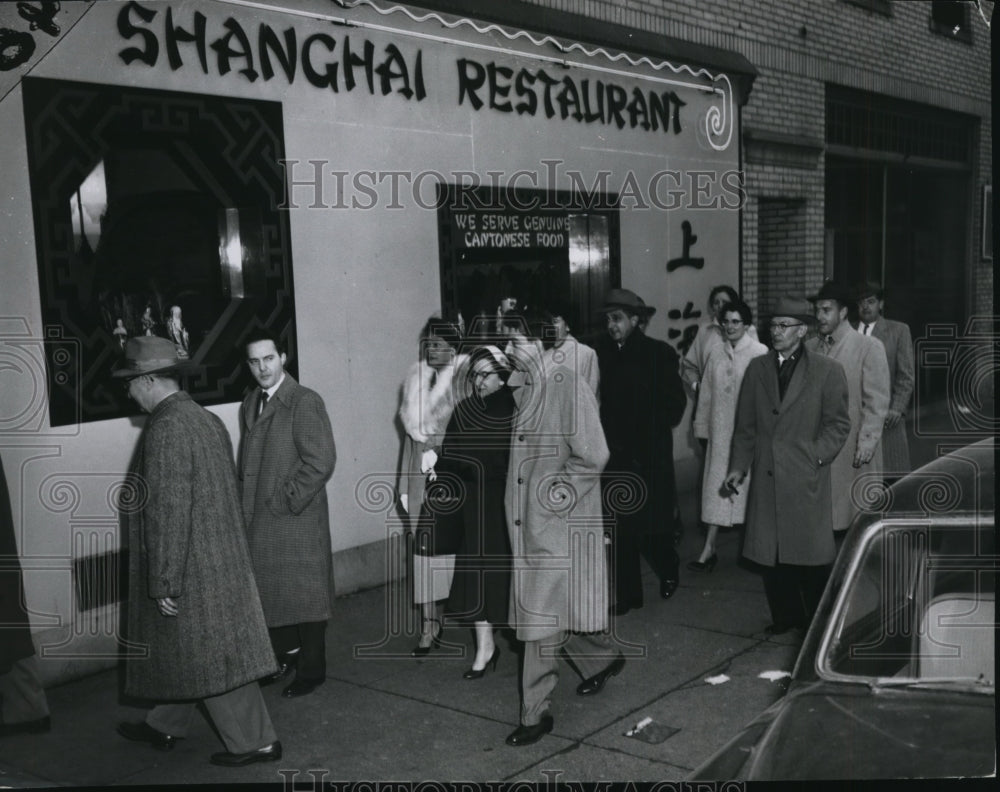1954, Sheppard jury enters restaurant for lunch - cvb17380 - Historic Images