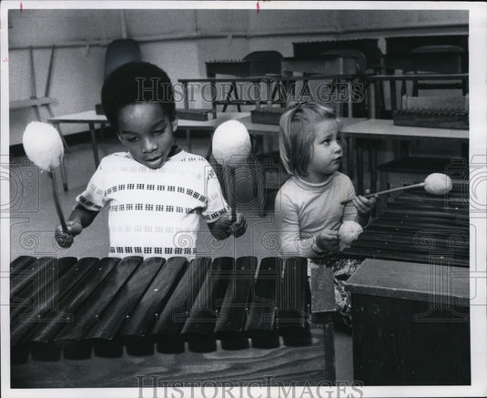 1975 Press Photo Noel Alexander, pre-school program, Cleveland Music School Sett - Historic Images