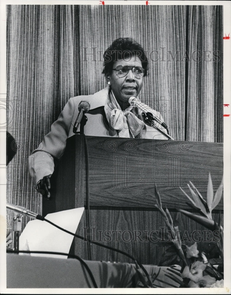 1977 Press Photo Rep Barbara Jordan in Cleveland at Cuyahoga Community College - Historic Images