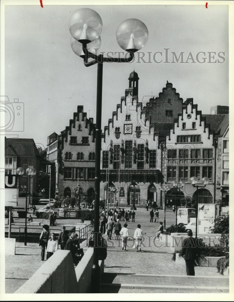 1984 Press Photo The Romer, a block of reconstructed 15th Century houses, Ger - Historic Images