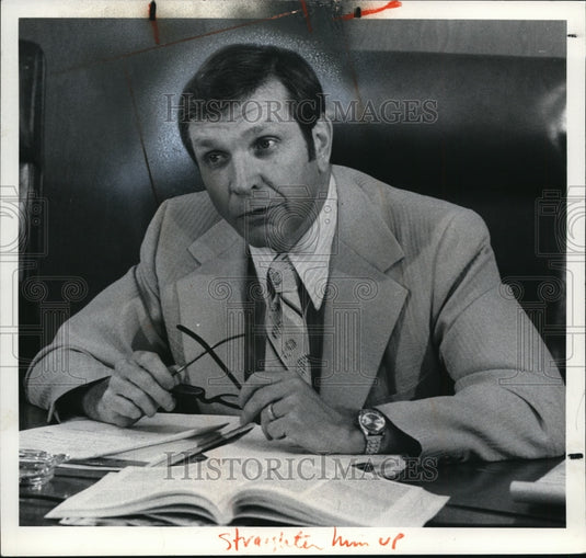 1976 Press Photo Robert Hughes - cvb17604 - Historic Images