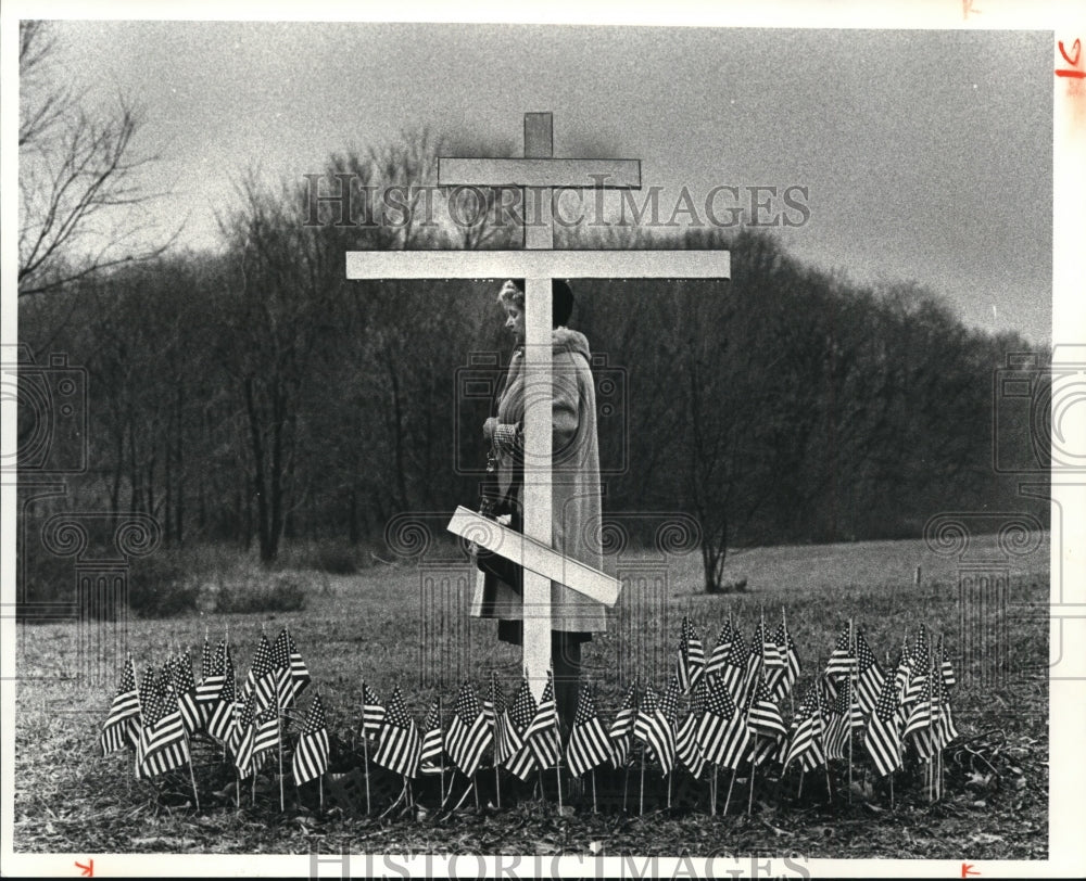 1980 Press Photo Mrs Elizabeth Stashenko praying for Iran hostages - cvb17621 - Historic Images