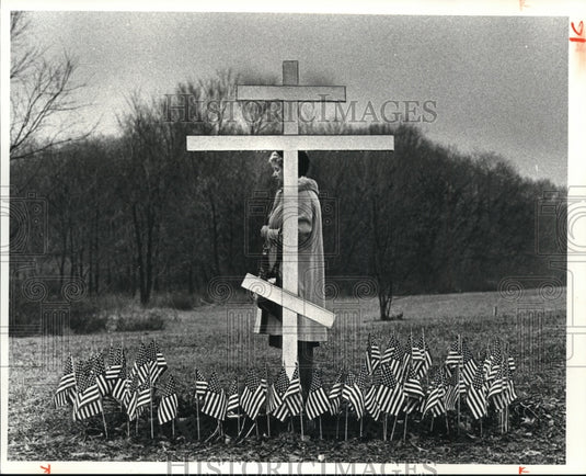1980 Press Photo Mrs Elizabeth Stashenko praying for Iran hostages - cvb17621 - Historic Images