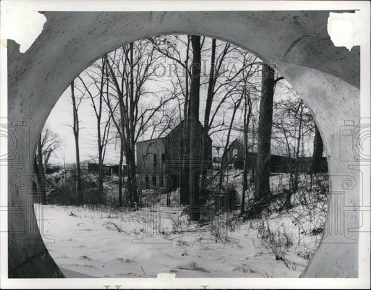 1965 Press Photo Through the new pipes an old barn appears off in a distance - Historic Images
