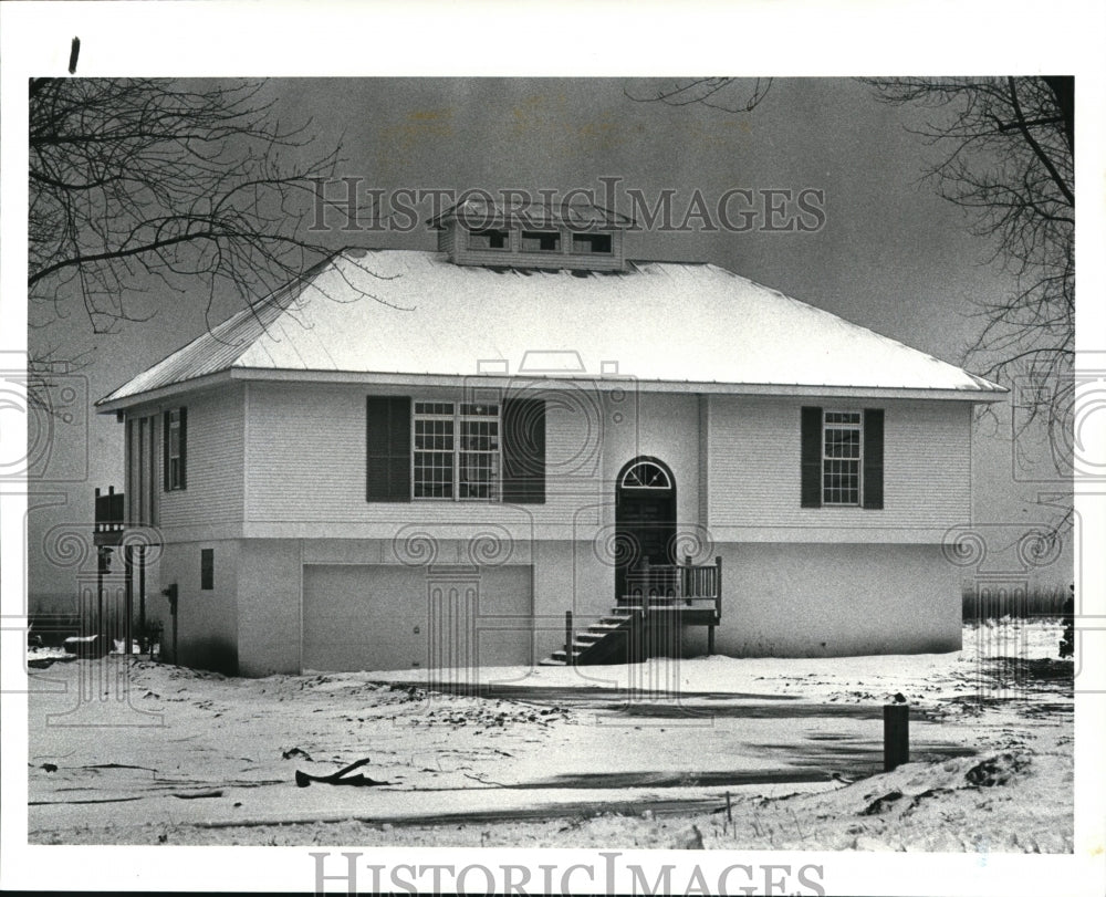 1987 Press Photo A home in Huron Ohio blends into snowy landscape - cvb17654 - Historic Images