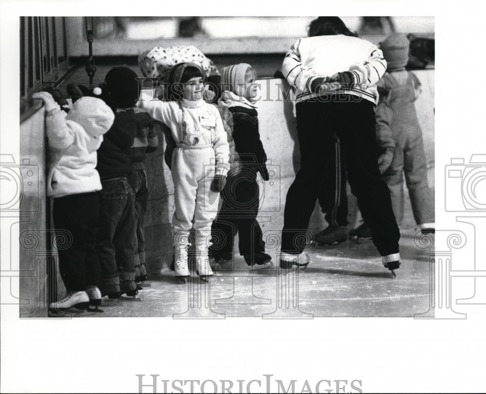 1989 Press Photo Cathy Cashin-ice skating program - cvb17690 - Historic Images