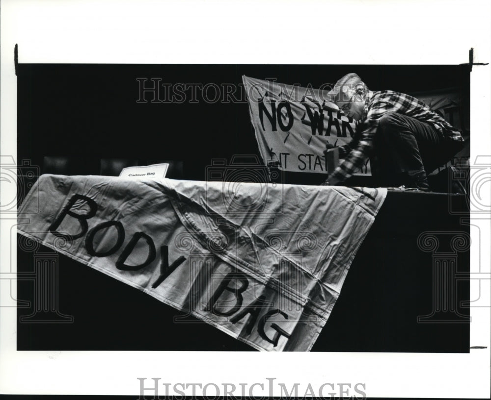 1990 Press Photo Anti-war Demonstration - cvb17746 - Historic Images