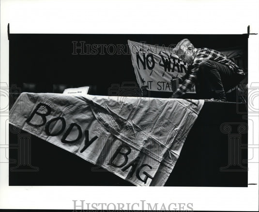 1990 Press Photo Anti-war Demonstration - cvb17746 - Historic Images