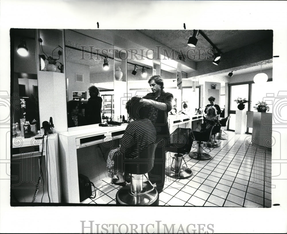 1987 Press Photo Beauty Shops - cvb17795 - Historic Images