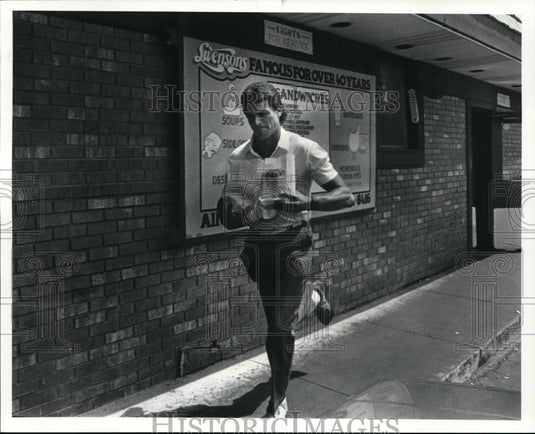 1987 Press Photo Drive in Swenson's restaurants in Akron - cvb17954 - Historic Images