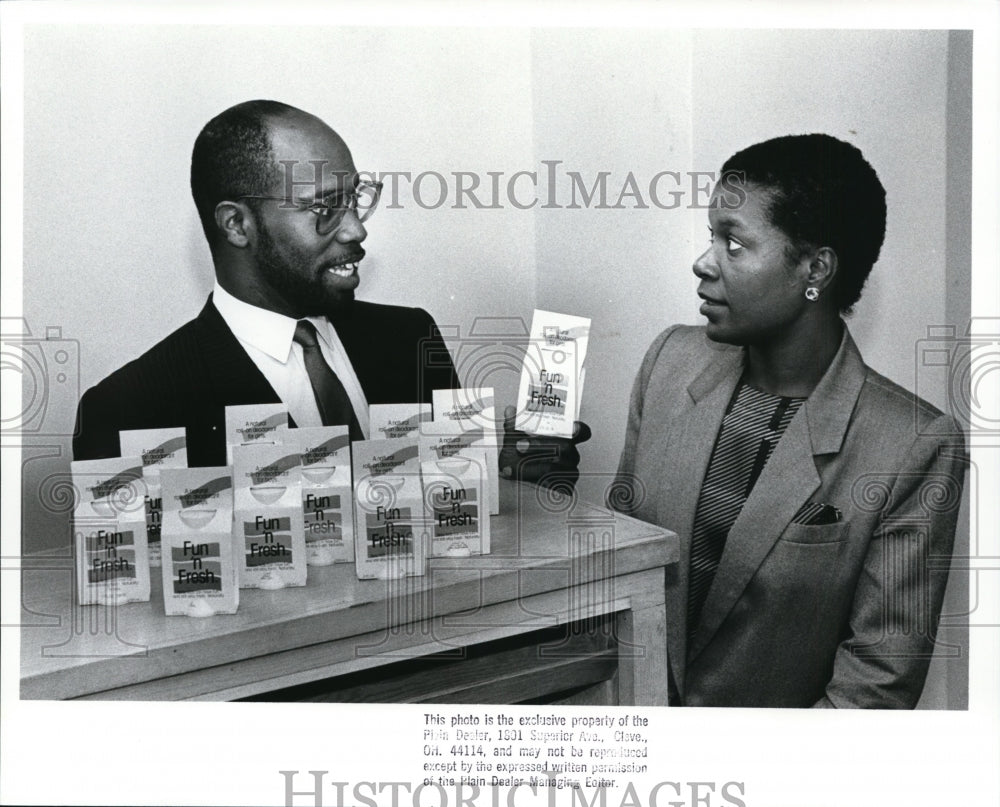 1988 Press Photo Philip Davis, President of Bertsherm Product - cvb17967 - Historic Images