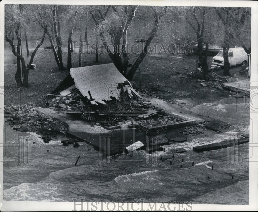 1972 Press Photo Sand Beach, Ohio after the flood - cvb17978 - Historic Images
