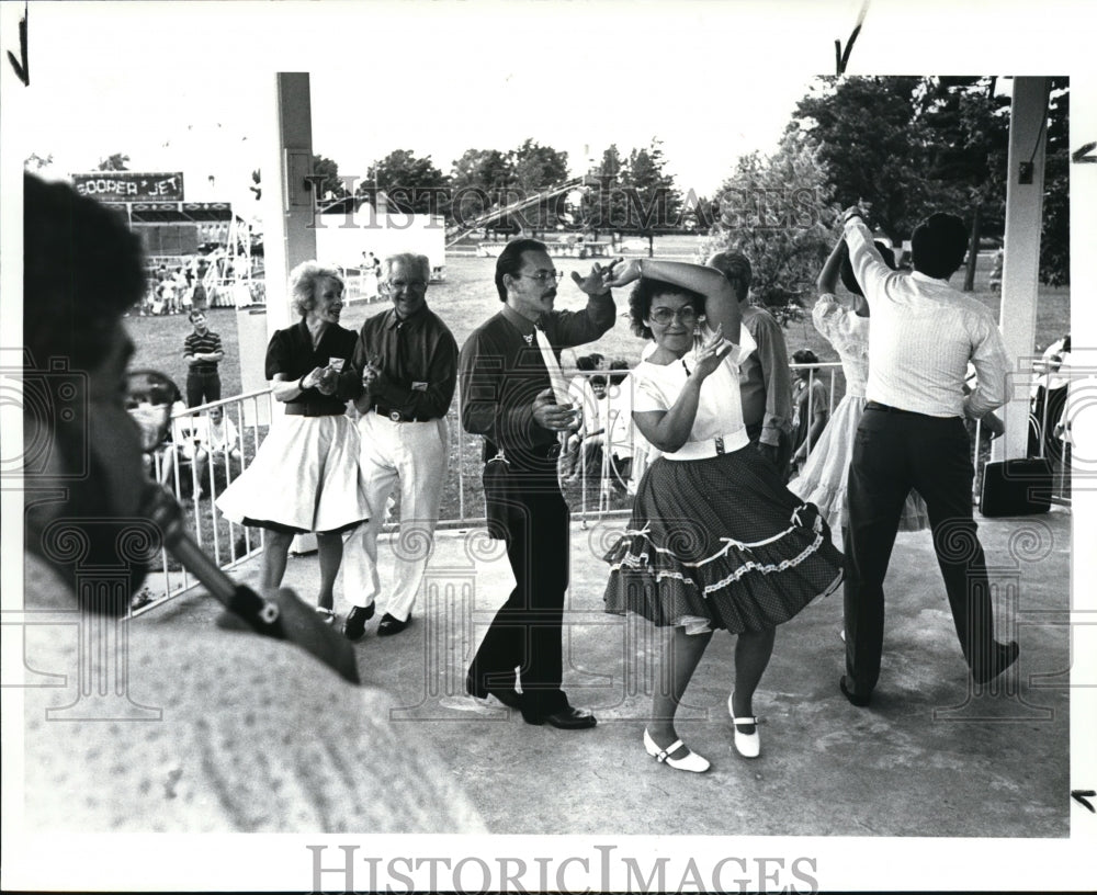 1987 Press Photo Dance Group - cvb18047 - Historic Images