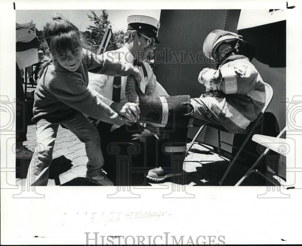 1988 Press Photo Diana Rozanski-Safety Day-Cleveland Metro Parks Zoo - cvb18086 - Historic Images