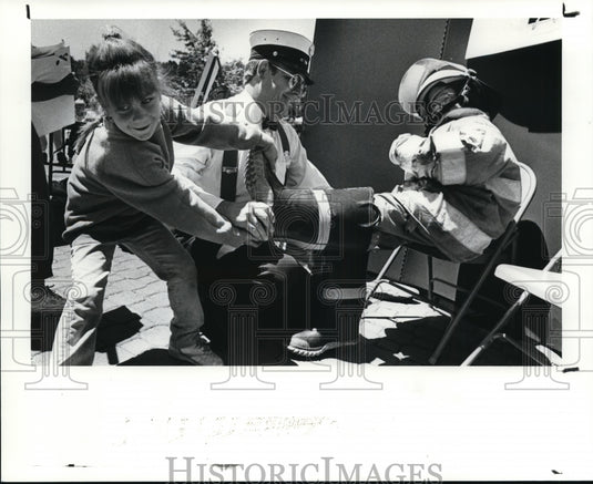 1988 Press Photo Diana Rozanski-Safety Day-Cleveland Metro Parks Zoo - cvb18086 - Historic Images