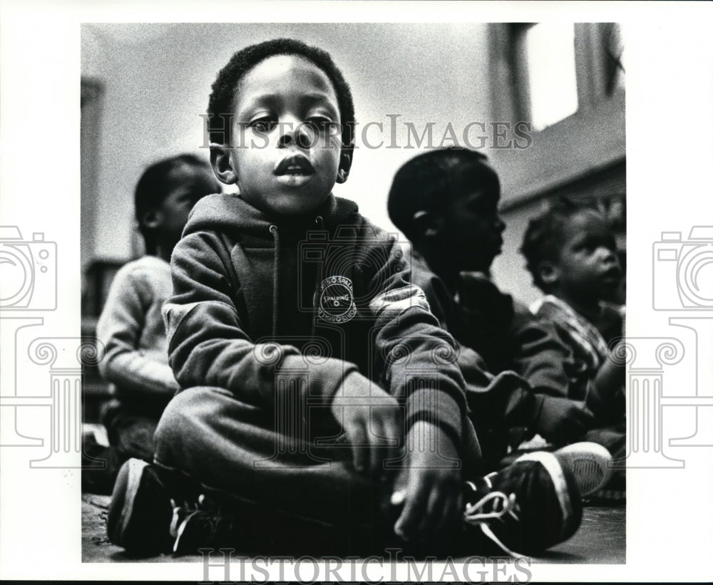 1986 Press Photo Albert Flowers at headstart during a story readin session. - Historic Images