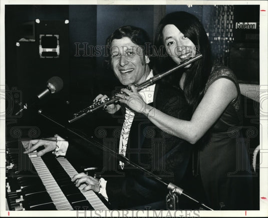 1980, Bob Orlando and Shelly of the Travel Lodge - cvb18142 - Historic Images