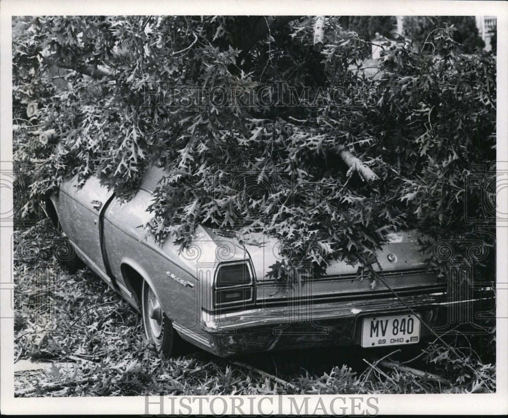 1969 Car after the storm-Clifton-Historic Images