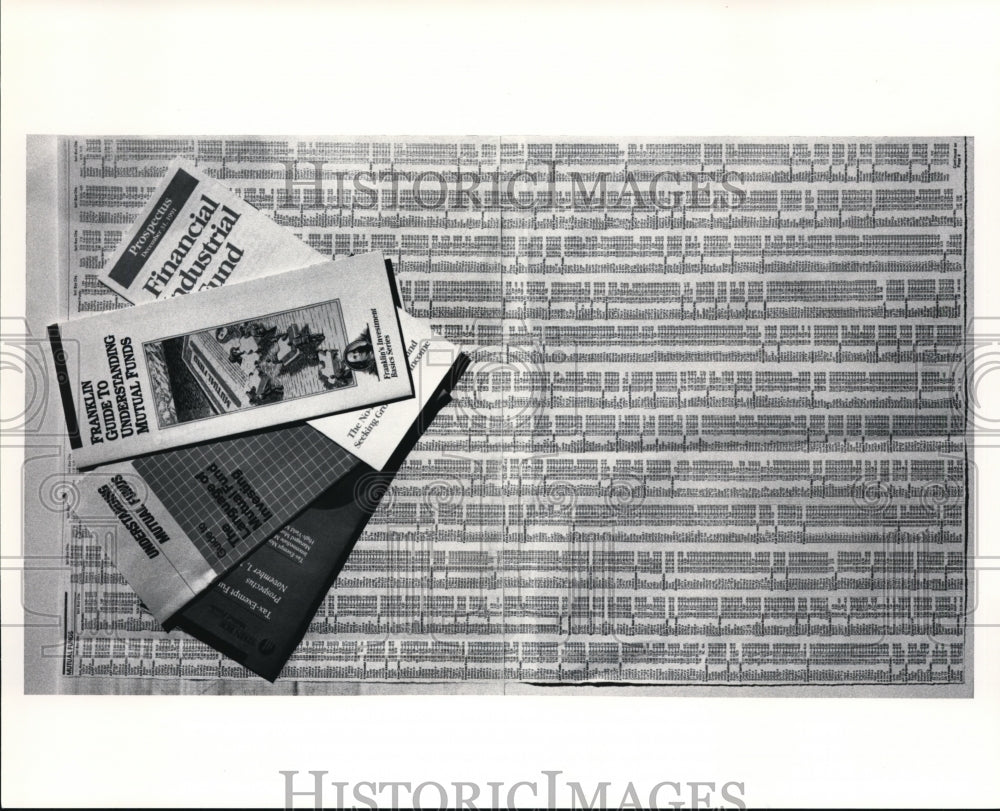 1992 Press Photo Mutual Fund, Stock Guides - cvb18194 - Historic Images