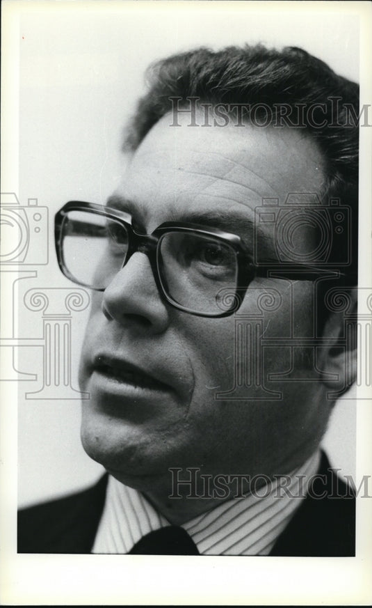 1980, Gordon Mulleneaux- new County Administrator - cvb18263 - Historic Images
