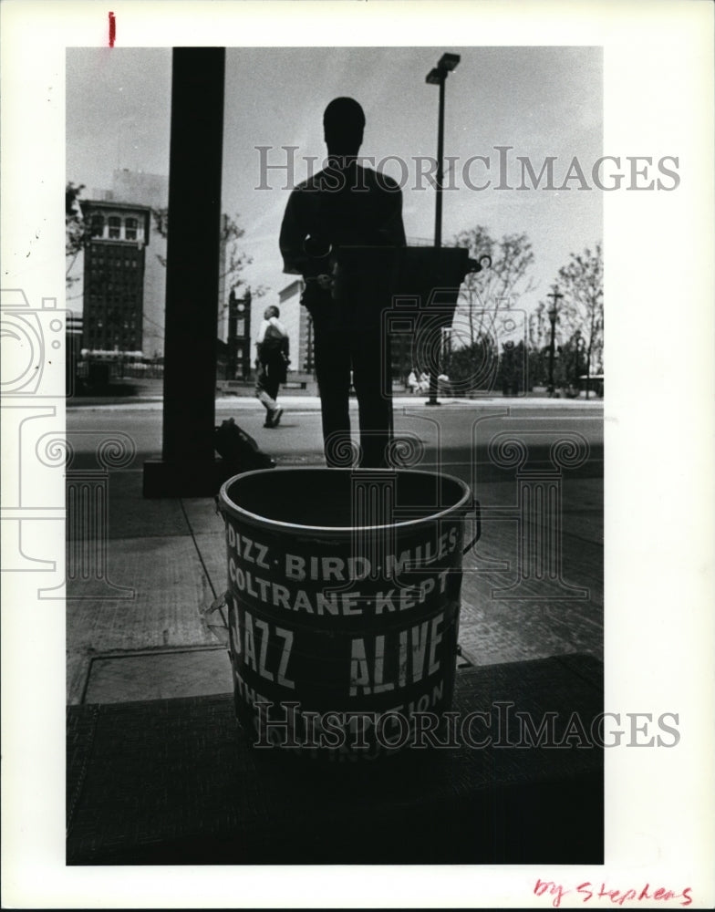 1986, Street Entertainer - cvb18312 - Historic Images