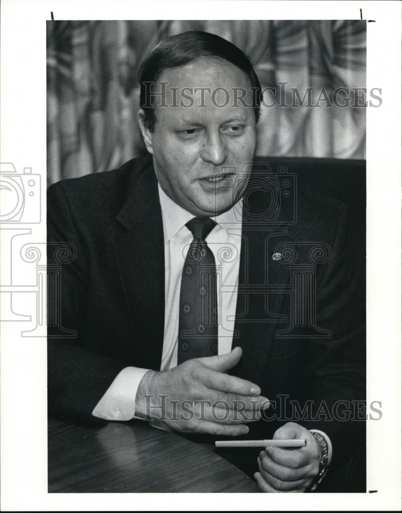 1991 Press Photo William Hulett, stouffers, Rock and Roll Hall - cvb18357 - Historic Images