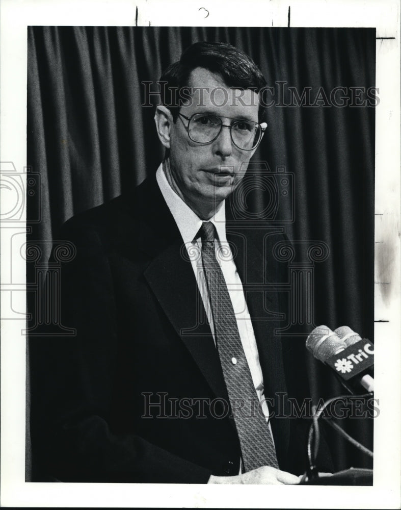 1990 Press Photo Frank Huml, superintendent of the Cleveland Schools - cvb18363 - Historic Images