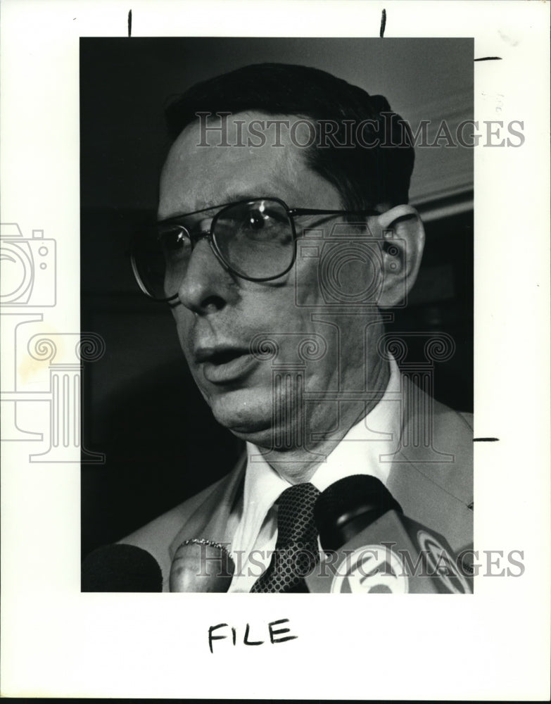 1990 Press Photo Frank Huml, new Superintendent Cleveland Public Schools - Historic Images