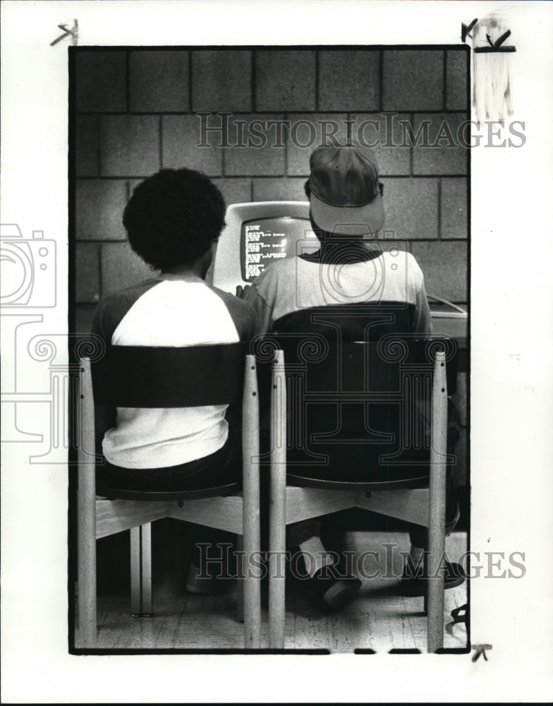 1982 Press Photo Jesse Owens Youth Development Program, Robert Herd Henry Scott - Historic Images