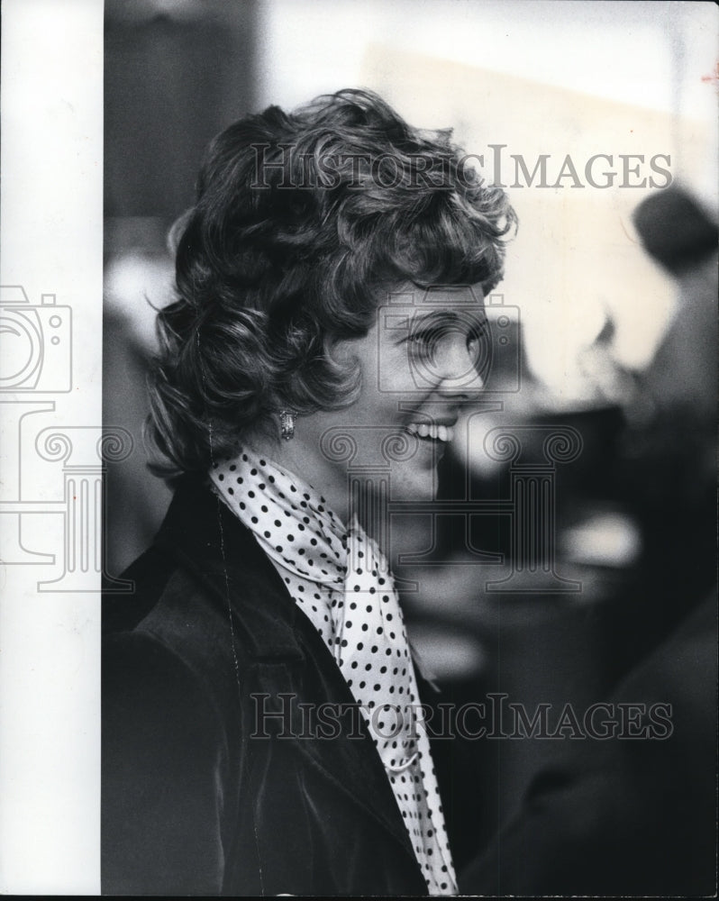 1972 Mrs Gordon Berry Jr at Christmas Mart-Historic Images