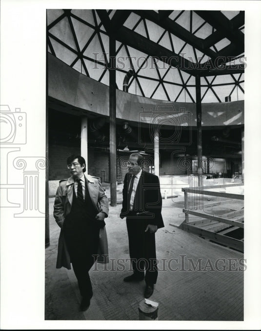 1989 Press Photo Thomas Zung & McRae Anderson at Cleveland Metroparks Zoo - Historic Images