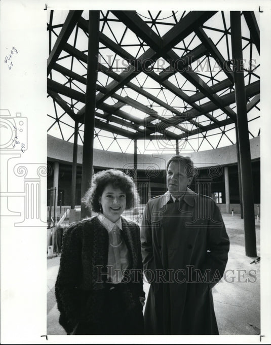 1989 Press Photo Karen M Thomas & J Anthony Schibley both with Larson Company - Historic Images