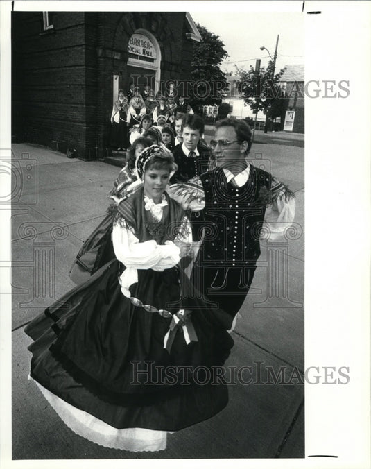 1987 Press Photo Kres Dancers get their dances down pat for the coming festival - Historic Images