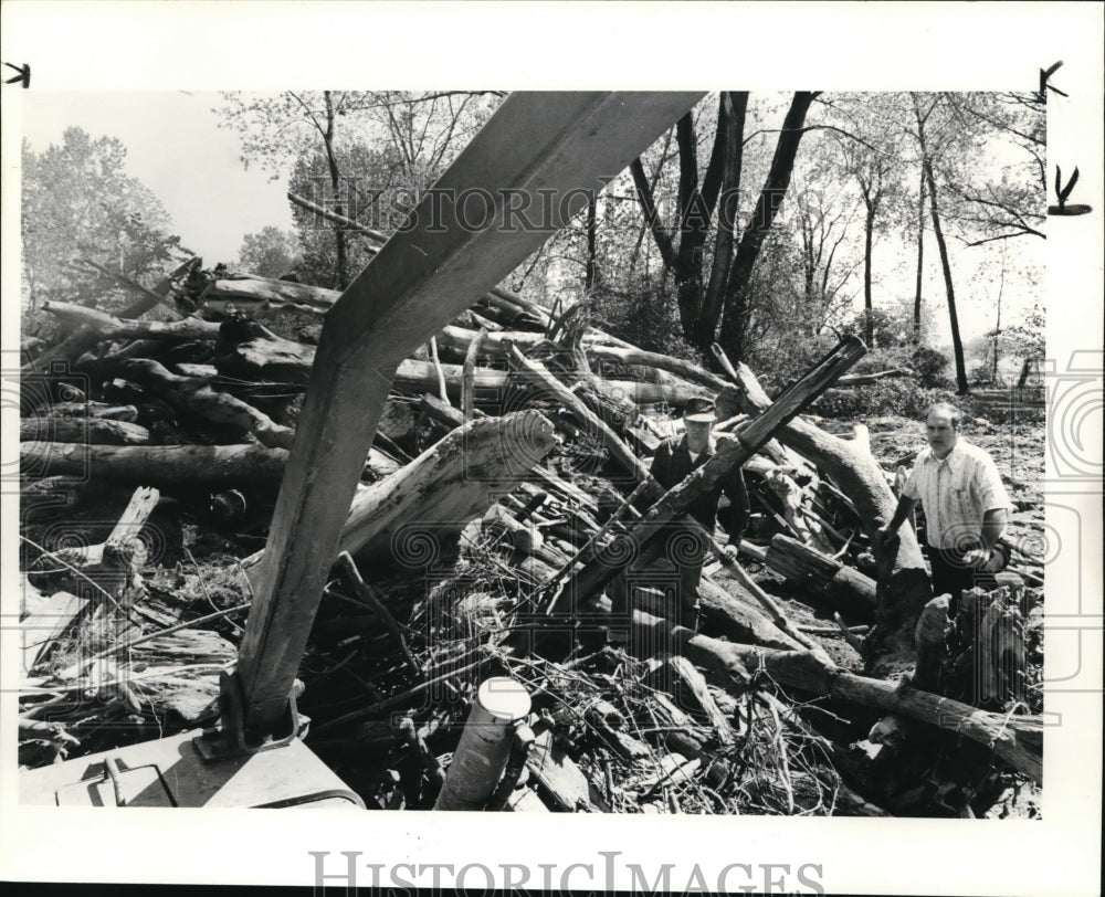 1985 Press Photo Franklin Warner &amp; Bob Sheehan at Mentor Headlands State Park - Historic Images