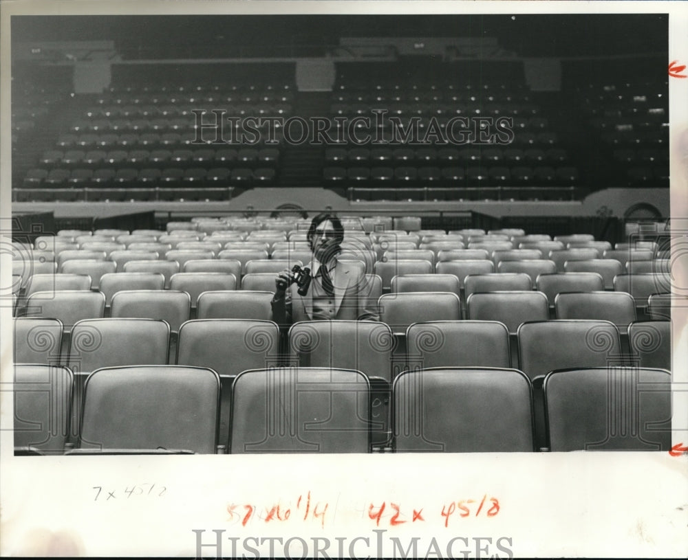 1981 Press Photo Cyril L Zoldak from Cleveland at Opera- early bird - cvb18623 - Historic Images